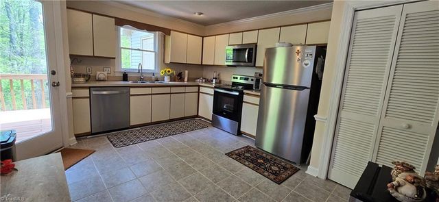 2014 Hearthwood Court, Greensboro, NC 27407