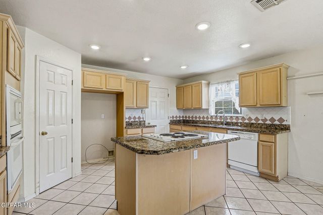6413 LA CADENA Drive, El Paso, TX 79912