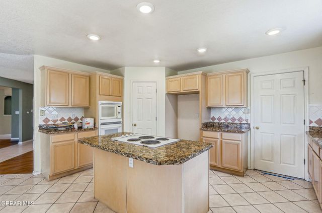 6413 LA CADENA Drive, El Paso, TX 79912