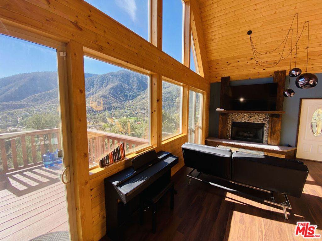 Image 10 of property listing at 3821 North End Drive, Frazier Park, CA 93225