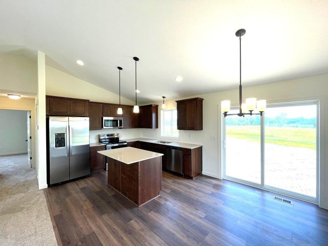 2564 341st Avenue NW, Cambridge, MN 55008