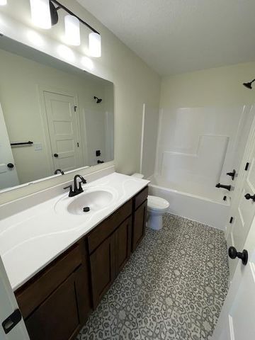 2564 341st Avenue NW, Cambridge, MN 55008