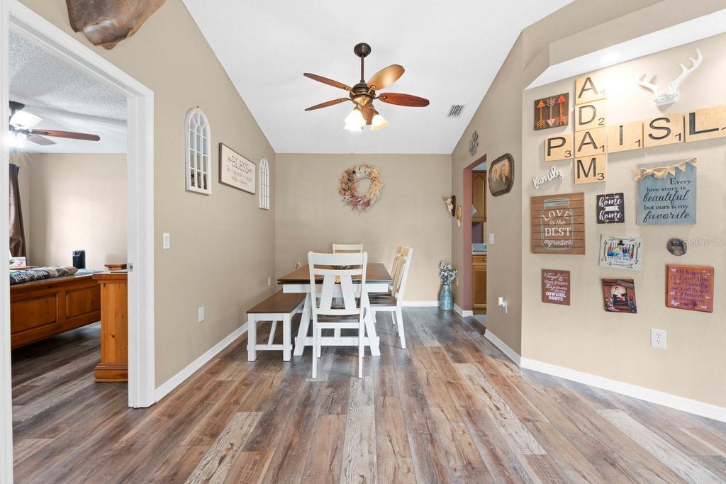 Image 12 of property listing at 2550 ROSLYN LANE, Lakeland, FL 33812