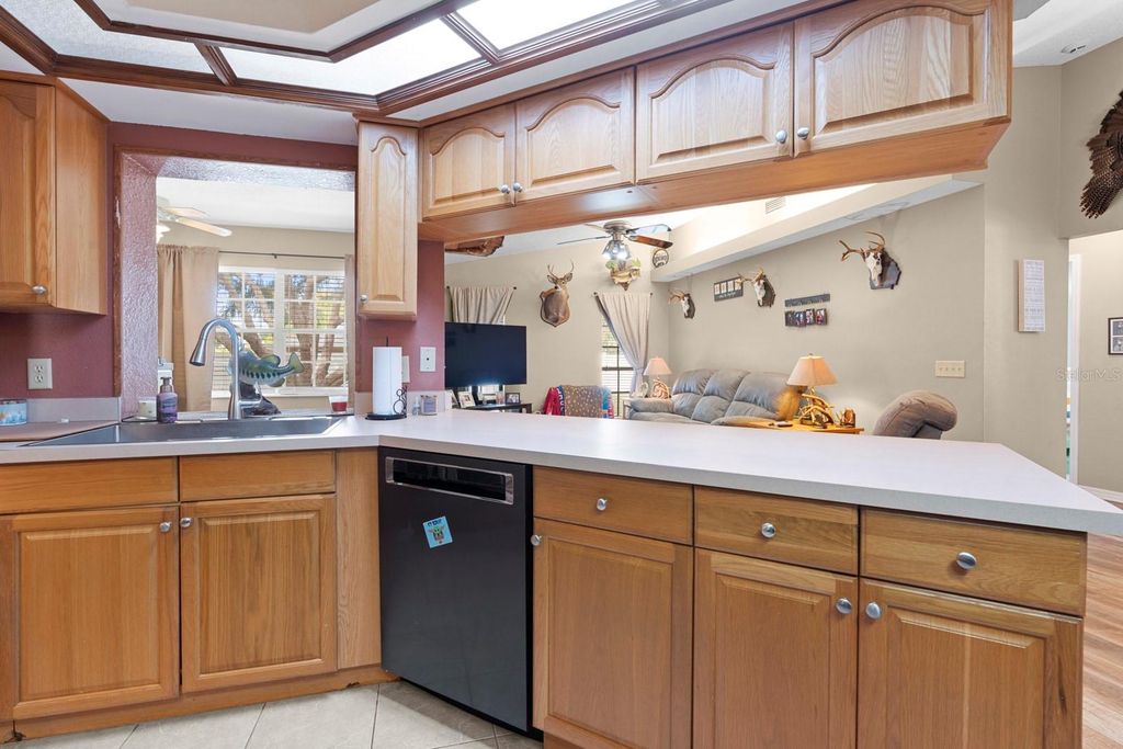 Image 15 of property listing at 2550 ROSLYN LANE, Lakeland, FL 33812