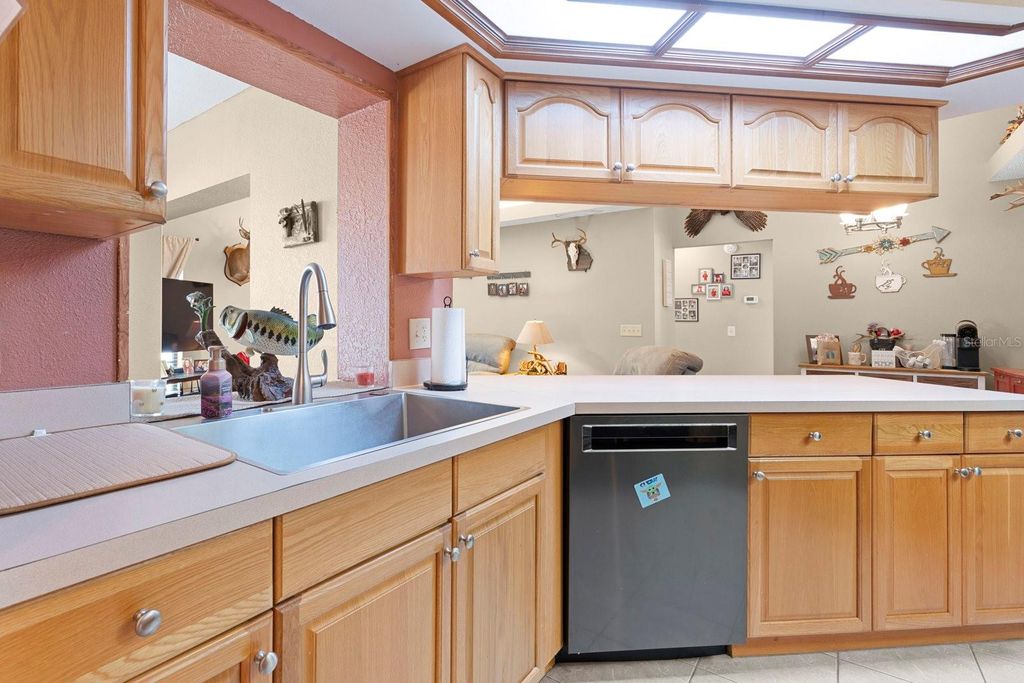 Image 16 of property listing at 2550 ROSLYN LANE, Lakeland, FL 33812