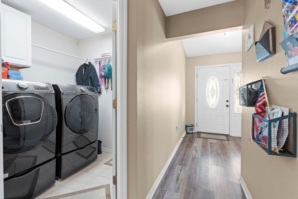 Image 18 of property listing at 2550 ROSLYN LANE, Lakeland, FL 33812