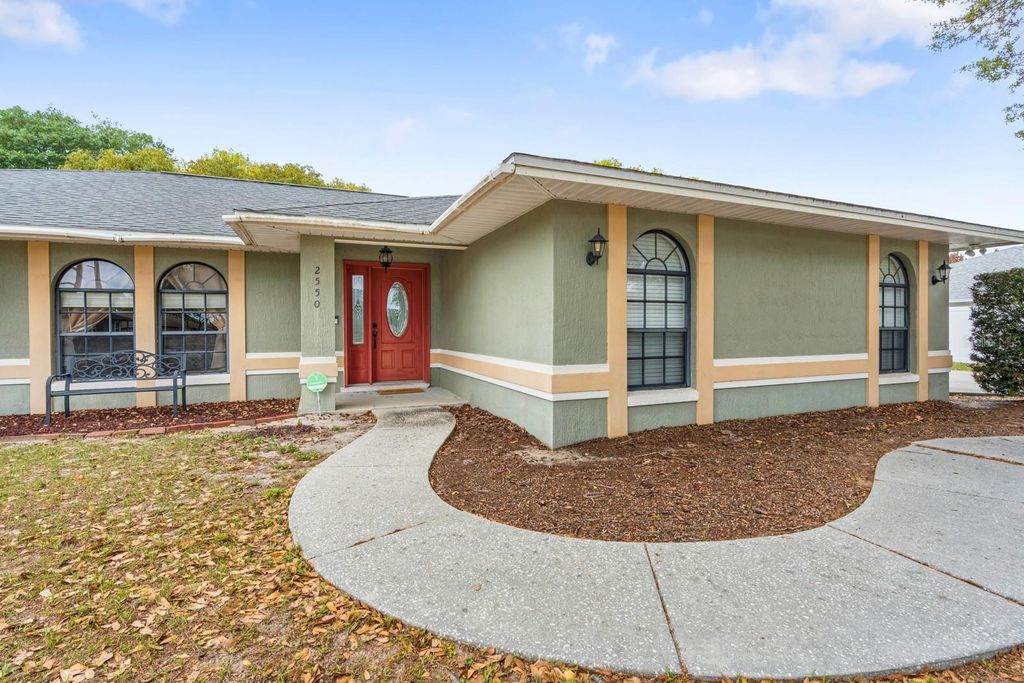 Image 3 of property listing at 2550 ROSLYN LANE, Lakeland, FL 33812