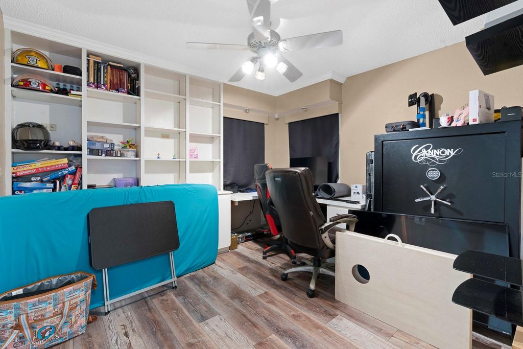 Image 35 of property listing at 2550 ROSLYN LANE, Lakeland, FL 33812