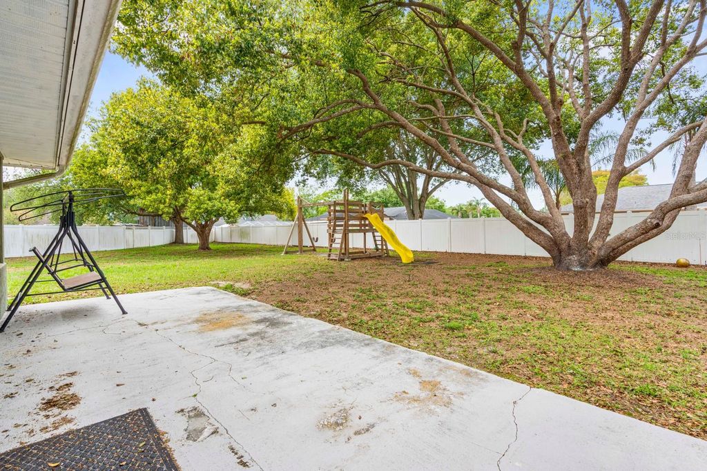 Image 47 of property listing at 2550 ROSLYN LANE, Lakeland, FL 33812