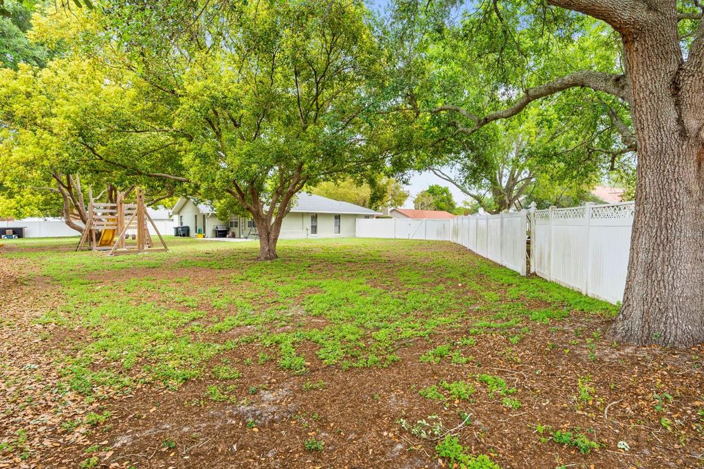 Image 48 of property listing at 2550 ROSLYN LANE, Lakeland, FL 33812