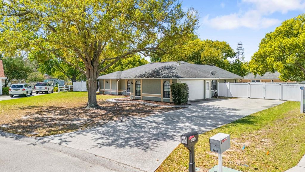 Image 52 of property listing at 2550 ROSLYN LANE, Lakeland, FL 33812