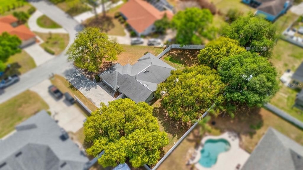 Image 53 of property listing at 2550 ROSLYN LANE, Lakeland, FL 33812