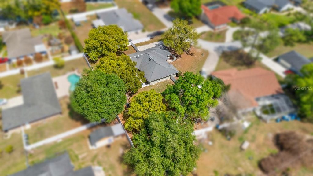 Image 54 of property listing at 2550 ROSLYN LANE, Lakeland, FL 33812