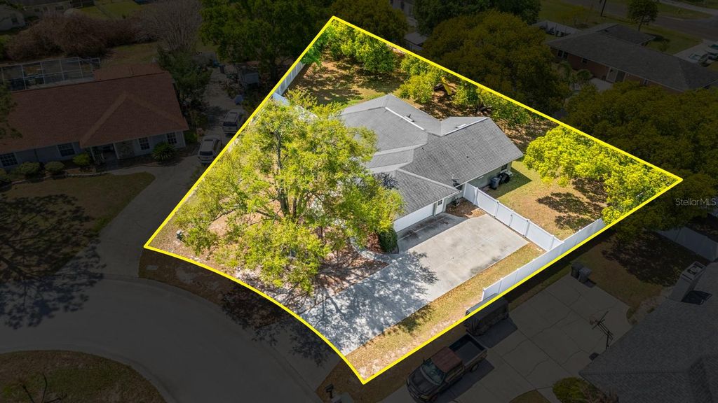 Image 60 of property listing at 2550 ROSLYN LANE, Lakeland, FL 33812