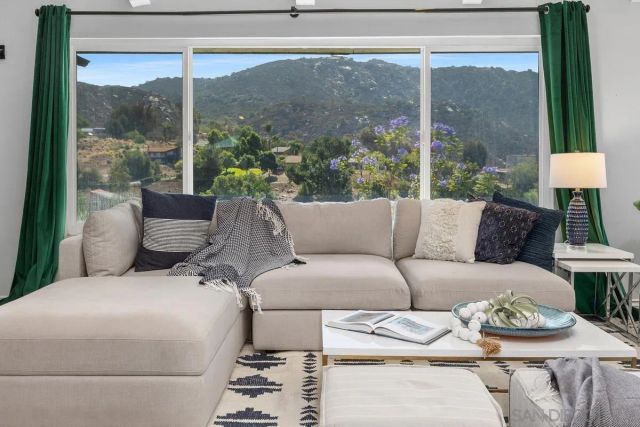 25950 Kaywood Dr, Escondido, CA 92026