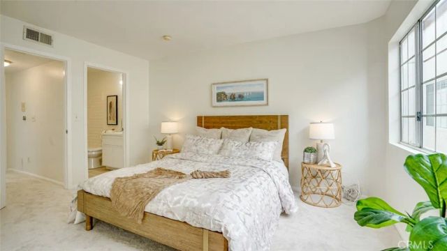 305 E Valencia Avenue R, Burbank, CA 91502