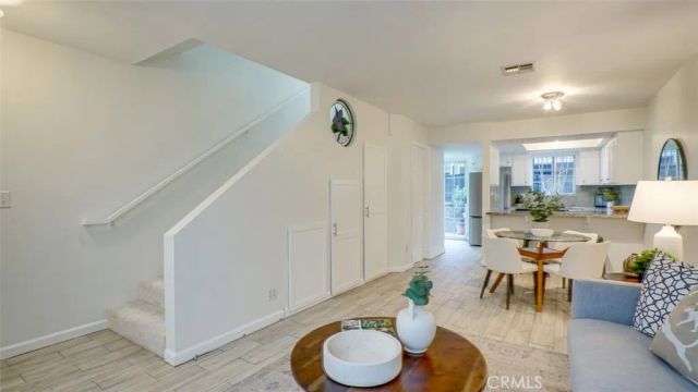305 E Valencia Avenue R, Burbank, CA 91502