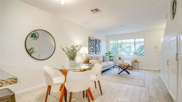305 E Valencia Avenue R, Burbank, CA 91502