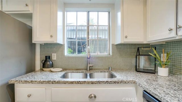 305 E Valencia Avenue R, Burbank, CA 91502