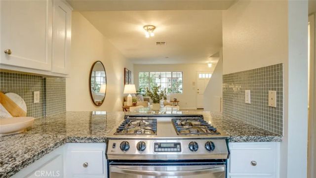 305 E Valencia Avenue R, Burbank, CA 91502