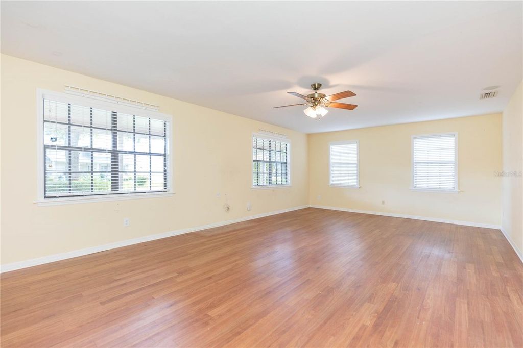 Image 11 of property listing at 2219 SHADEHILL COURT, Tampa, FL 33612