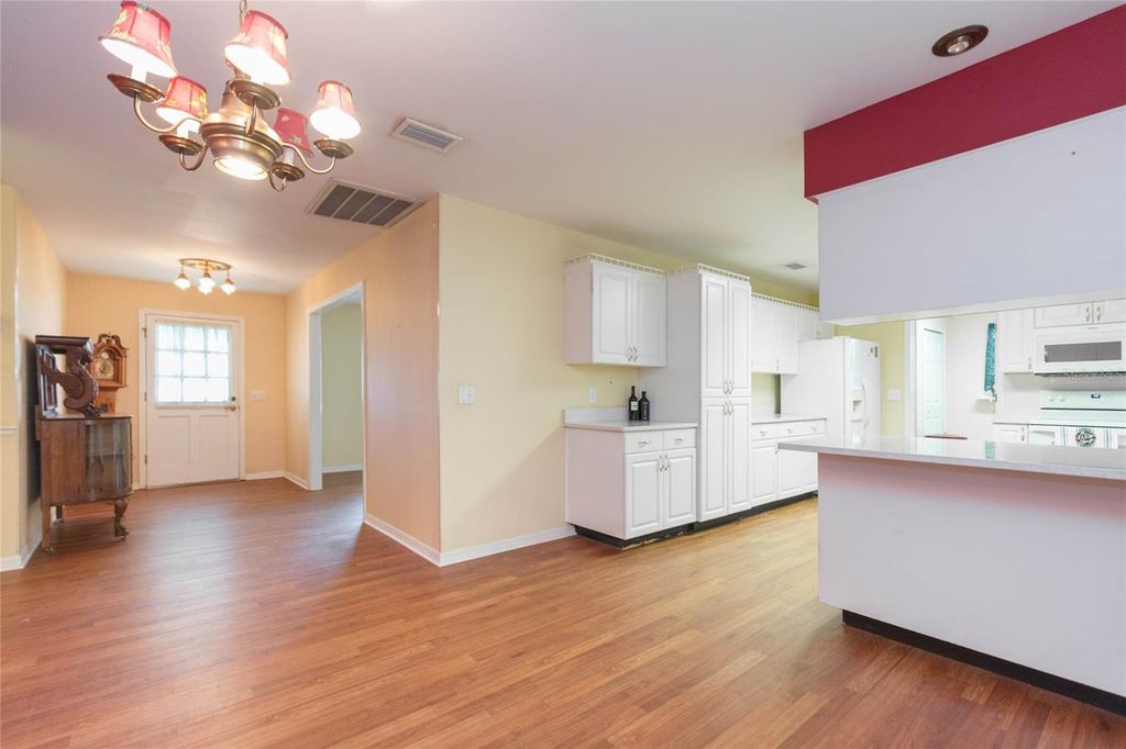 Image 15 of property listing at 2219 SHADEHILL COURT, Tampa, FL 33612