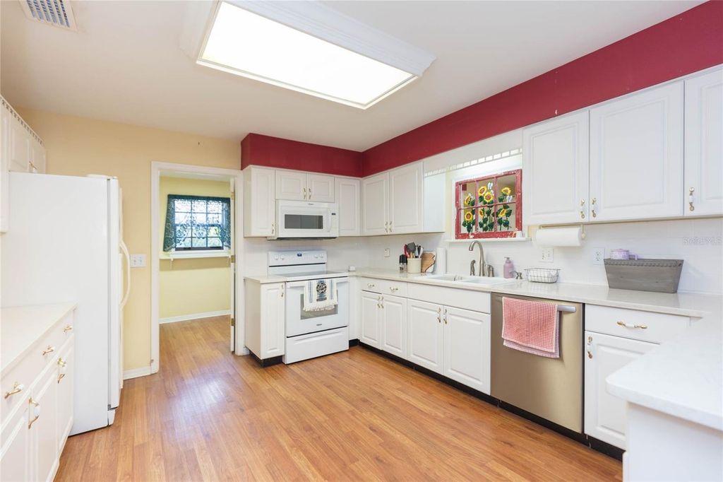 Image 16 of property listing at 2219 SHADEHILL COURT, Tampa, FL 33612