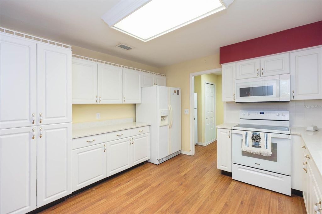 Image 17 of property listing at 2219 SHADEHILL COURT, Tampa, FL 33612