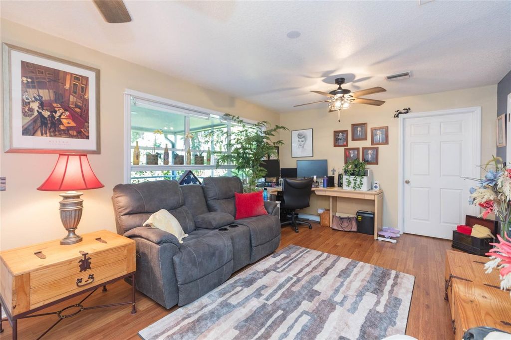 Image 20 of property listing at 2219 SHADEHILL COURT, Tampa, FL 33612
