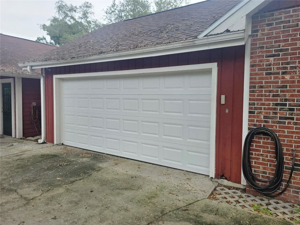 Image 3 of property listing at 2219 SHADEHILL COURT, Tampa, FL 33612