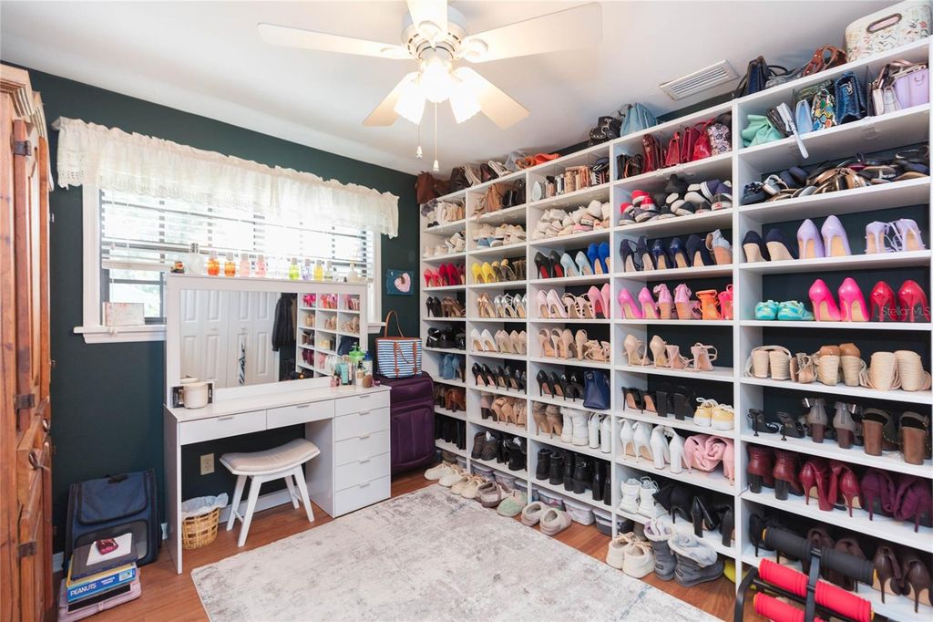 Image 31 of property listing at 2219 SHADEHILL COURT, Tampa, FL 33612