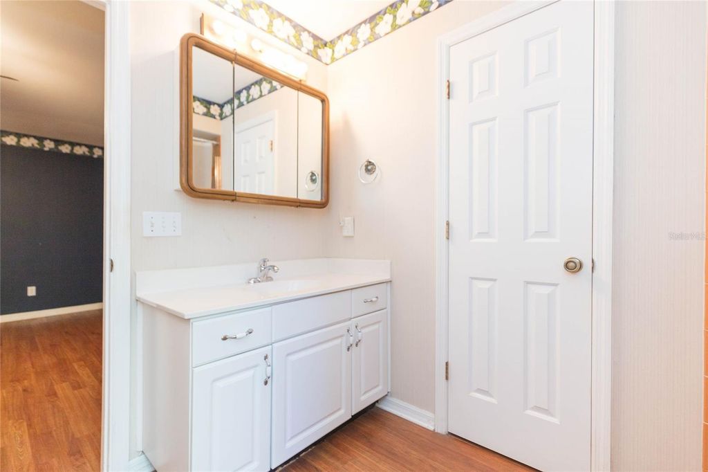 Image 38 of property listing at 2219 SHADEHILL COURT, Tampa, FL 33612