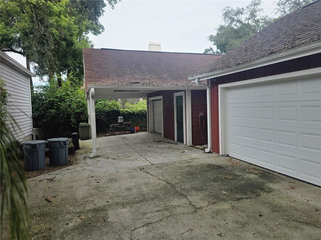 Image 5 of property listing at 2219 SHADEHILL COURT, Tampa, FL 33612