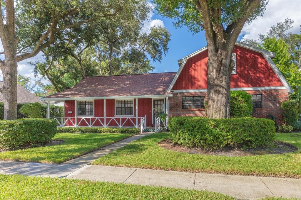 Image 7 of property listing at 2219 SHADEHILL COURT, Tampa, FL 33612