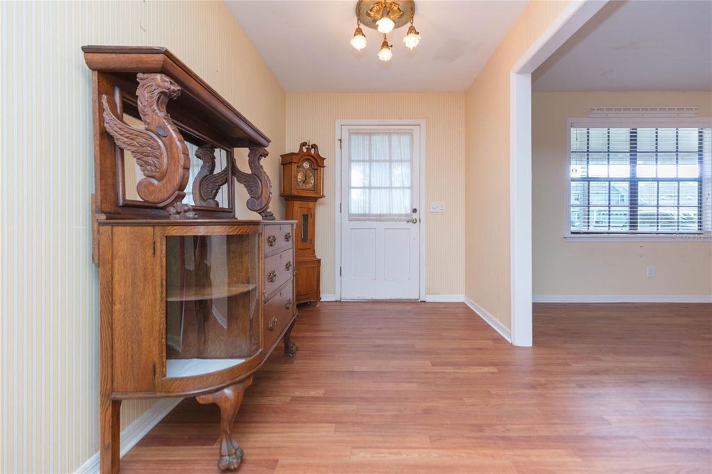 Image 9 of property listing at 2219 SHADEHILL COURT, Tampa, FL 33612