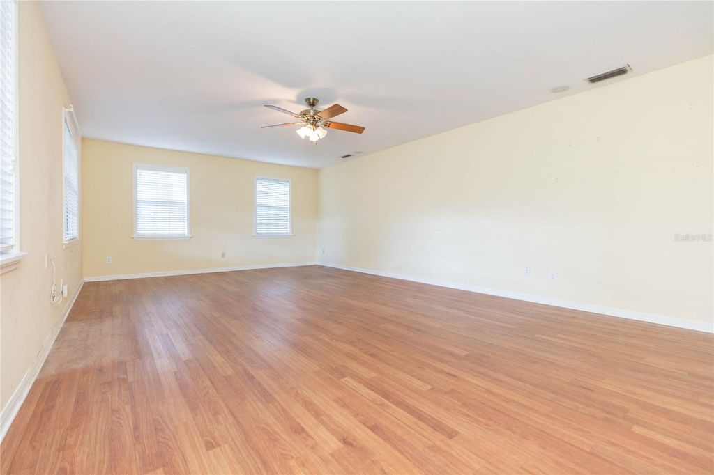 Image 10 of property listing at 2219 SHADEHILL COURT, Tampa, FL 33612