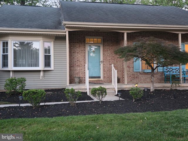 28 HOPEMONT DR, Mount Laurel, NJ 08054