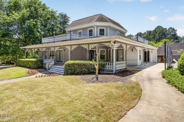 208 Finley Forest Drive, Chapel Hill, NC 27517