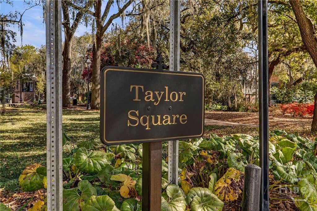 Image 11 of property listing at 127 E Gordon Street, Savannah, GA 31401