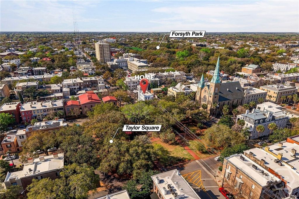 Image 12 of property listing at 127 E Gordon Street, Savannah, GA 31401
