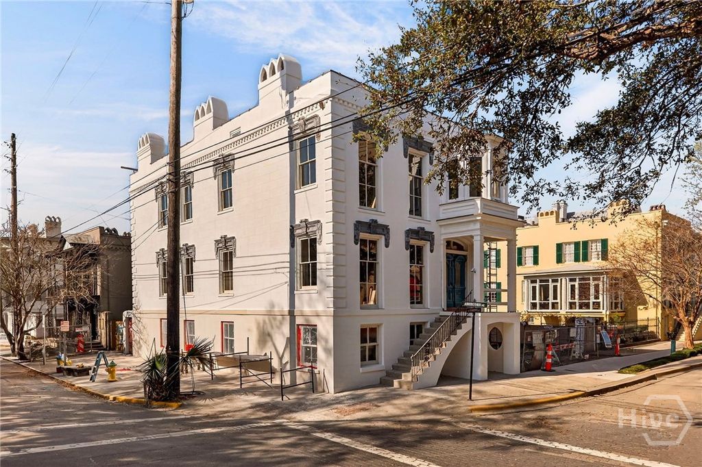 Image 6 of property listing at 127 E Gordon Street, Savannah, GA 31401