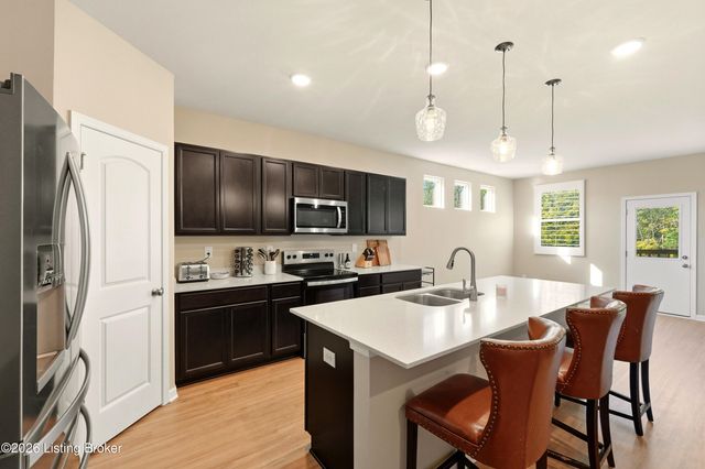 4009 Mosswood Ln, La Grange, KY 40031