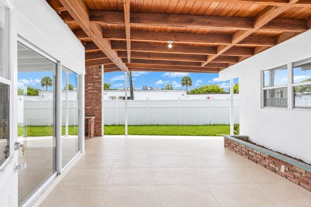 8 NE 15TH Avenue, Pompano Beach, FL 33060