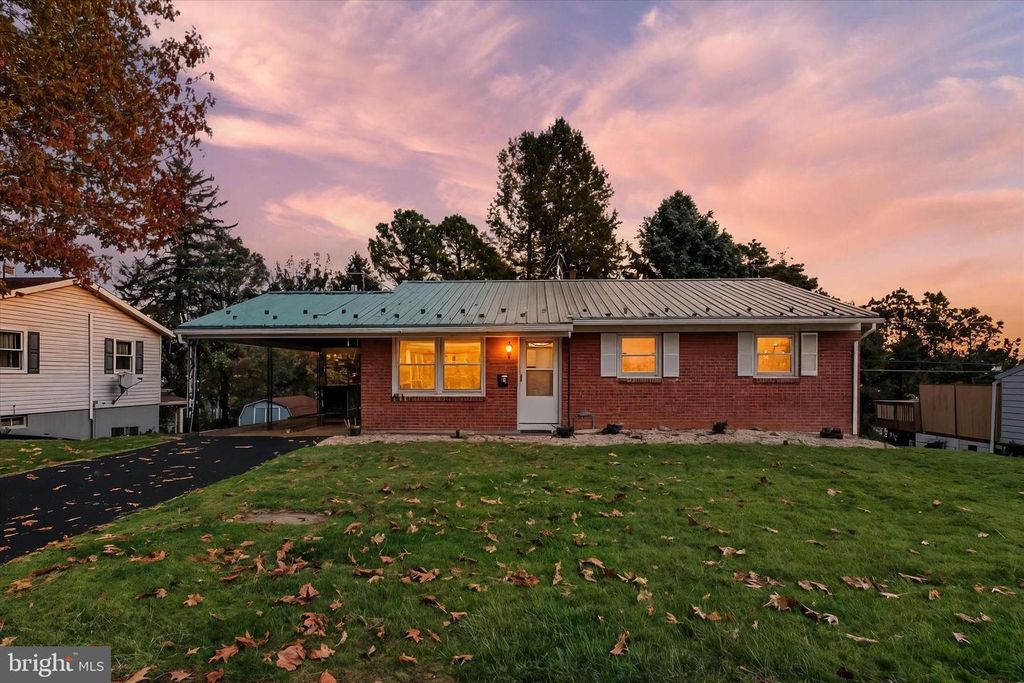 306 COTTAGE ST, Waynesboro, PA 17268