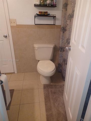 3777 NW 78th Avenue 8E, Davie, FL 33024
