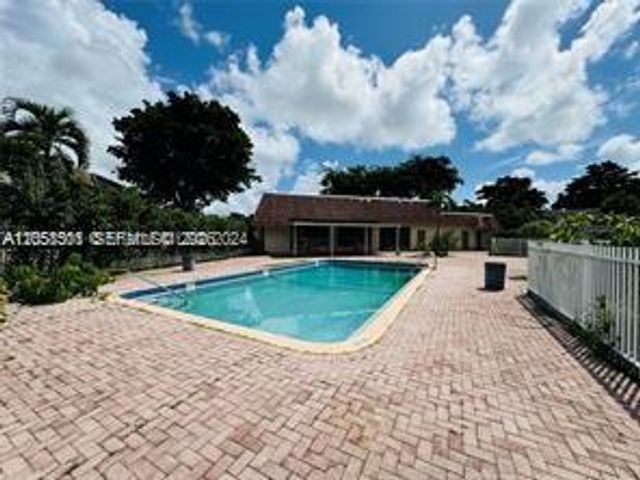 3777 NW 78th Avenue 8E, Davie, FL 33024