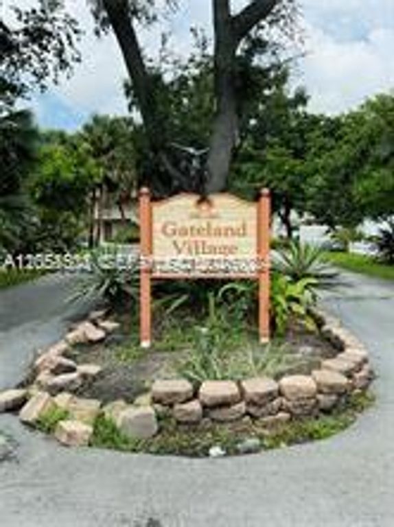 3777 NW 78th Avenue 8E, Davie, FL 33024