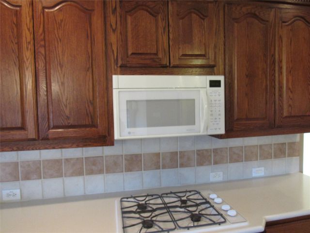 1023 Candlewood Trail, Irving, TX 75063