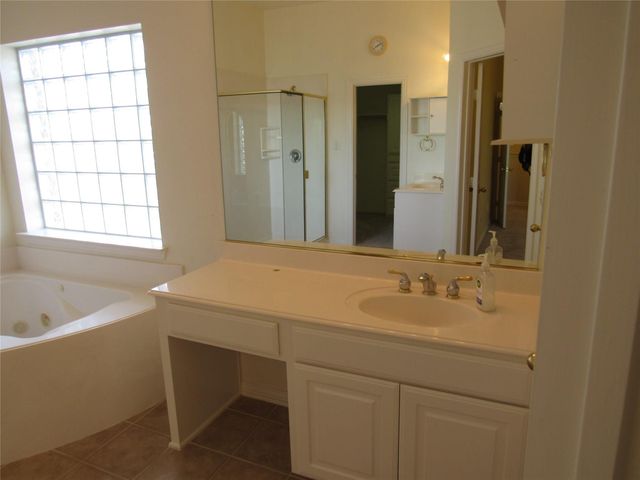 1023 Candlewood Trail, Irving, TX 75063