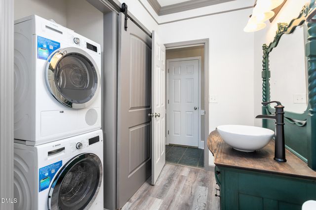 1543 Little John Lane E, Burlington, NC 27217